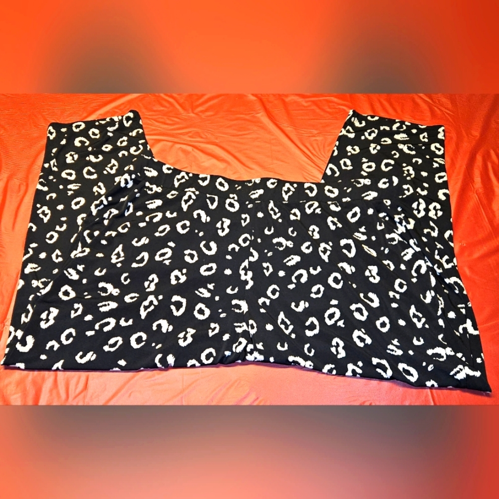 Torrid Studio Knit Leopard Print Tapered/Cropped Stretchy  Comfort sz3 Lk New